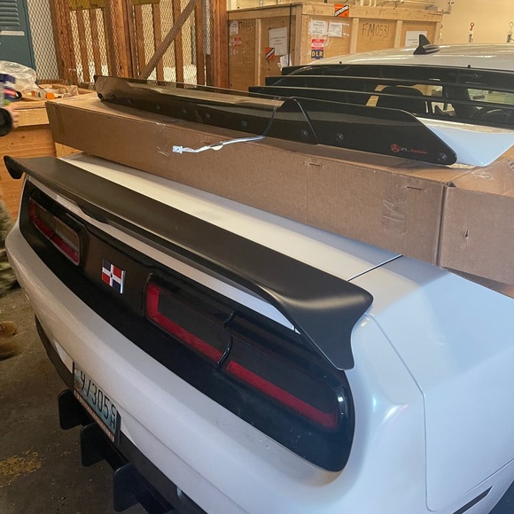 challenger spoiler with camera and zl1 wickerbill - Picture 4 of 10